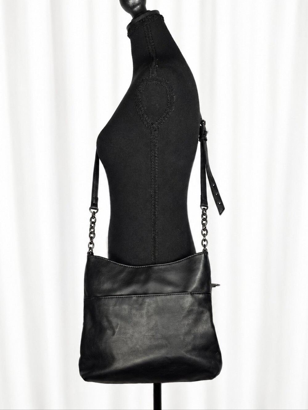 👜 Simply Vera Vera Wang Black Leather Crossbody Shoulder Bag Adjustable Purse - Picture 7 of 8